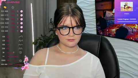 Snapshot of morygirl chatting on 11-21-25, 02:05 mori online show from 11-21-25, 02:05