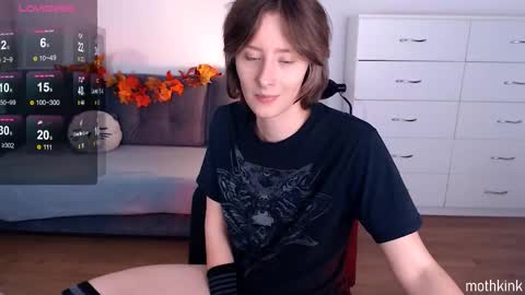 mothkink Moth  -  online show from 10-17-25, 04:53
