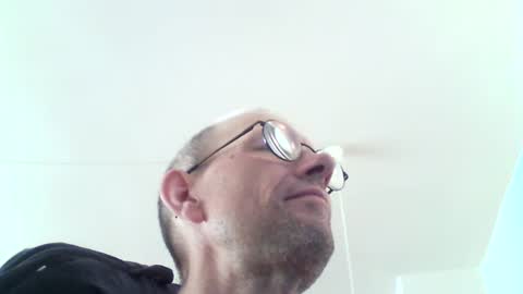 Snapshot of moviem1978 chatting on 07-13-26, 01:58 Frederik online show from 07-13-26, 01:58