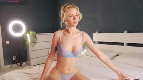 Snapshot of mozaly chatting on 09-13-25, 11:10 Elizabeth online show from 09-13-25, 11:10