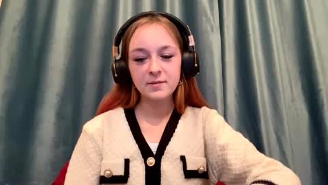 Snapshot of mozelleberendt chatting on 10-26-25, 02:34 Jenny online show from 10-26-25, 02:34