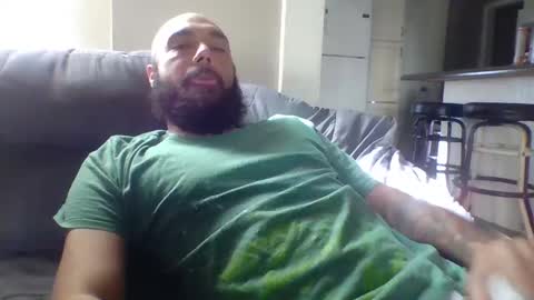 Snapshot of mr8plus chatting on 10-20-25, 07:25 Mr8 online show from 10-20-25, 07:25