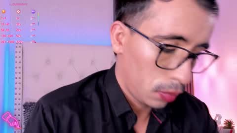 Snapshot of mr_aronnn chatting on 09-25-25, 10:30 Aaron. online show from 09-25-25, 10:30