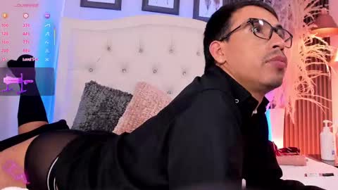 Snapshot of mr_aronnn chatting on 10-07-25, 05:21 Aaron. online show from 10-07-25, 05:21