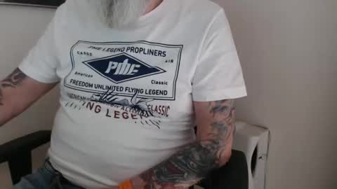 mr_boombastic2021 online show from 04-18-26, 09:24