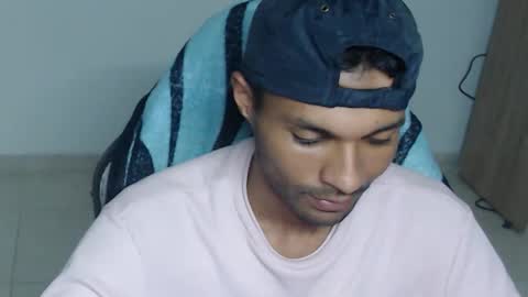 Max online show from 11-11-25, 09:37