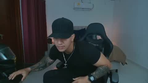 Snapshot of mr_maximo chatting on 06-19-26, 02:49 mr_maximo online show from 06-19-26, 02:49