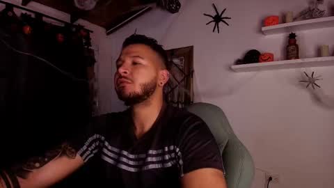 Snapshot of mr_mikee_ chatting on 10-20-25, 03:07 MIKEE online show from 10-20-25, 03:07