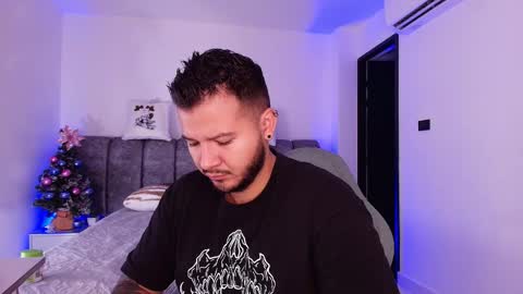 MIKEE online show from 01-10-26, 03:08