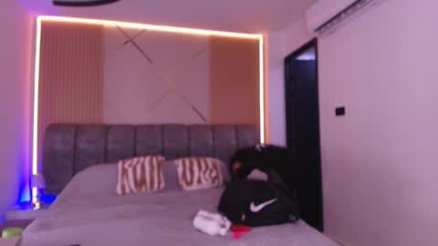 MIKEE online show from 02-17-26, 03:03