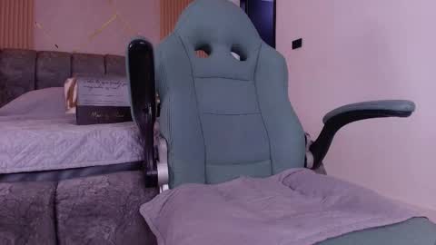 MIKEE online show from 03-21-26, 04:06