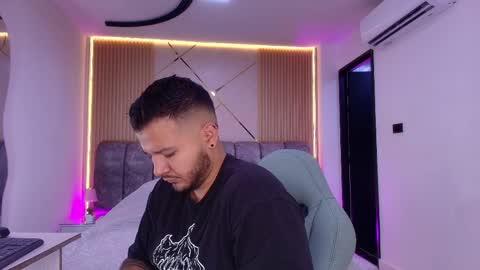 MIKEE online show from 04-08-26, 03:06