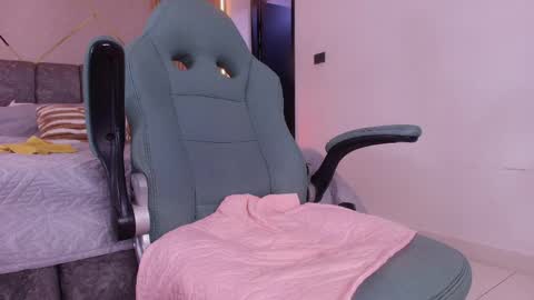 MIKEE online show from 04-09-26, 06:19