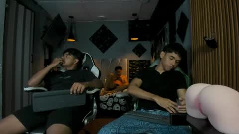 mr_mois online show from 06-11-26, 07:39