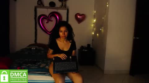 Snapshot of mr_mrscurie chatting on 12-11-24, 01:15 Mr Mrs Curie online show from 12-11-24, 01:15