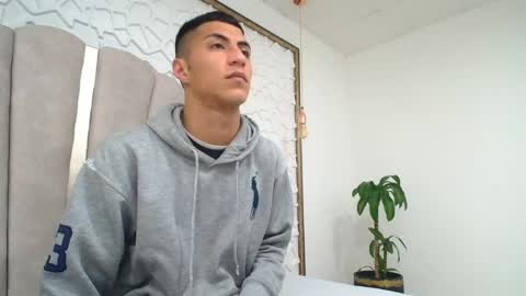 Snapshot of mr_porn_9 chatting on 04-14-26, 01:00 Mr Porn online show from 04-14-26, 01:00