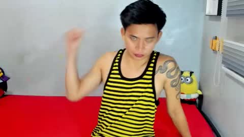 Snapshot of mr_squidcock chatting on 10-22-25, 11:43 KYLE online show from 10-22-25, 11:43