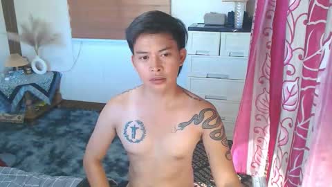 Snapshot of mr_squidcock chatting on 03-25-26, 07:25 KYLE online show from 03-25-26, 07:25