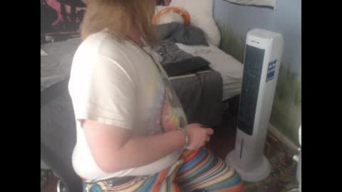 mr_strawberry online show from 04-19-26, 04:17