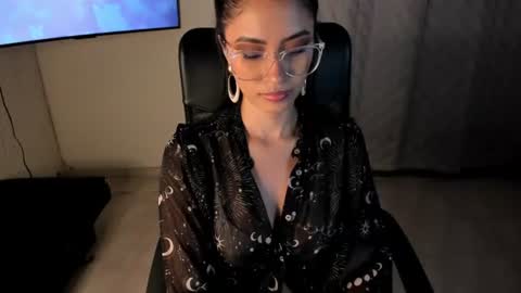 Mr.  Mrs. Smith  online show from 07-15-26, 03:23