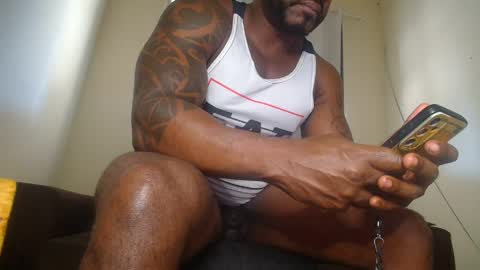 Snapshot of mrbrown_strong chatting on 06-08-26, 12:38 mr brown online show from 06-08-26, 12:38