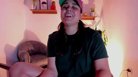 Snapshot of mrbuu_ chatting on 02-17-25, 05:36 Laura online show from 02-17-25, 05:36