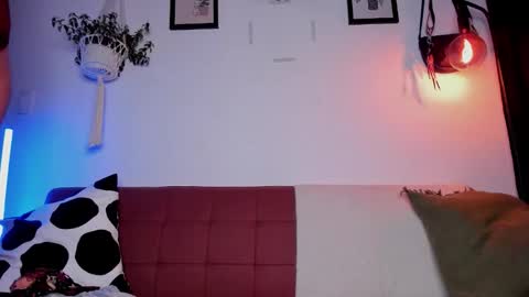 Laura online show from 12-17-25, 05:02