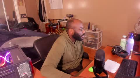 Snapshot of mrchuckdailyxxx chatting on 01-21-25, 07:26 Chuck Daily online show from 01-21-25, 07:26