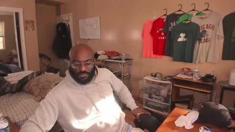 Snapshot of mrchuckdailyxxx chatting on 10-21-25, 01:45 Chuck Daily online show from 10-21-25, 01:45