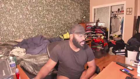 Snapshot of mrchuckdailyxxx chatting on 05-08-26, 06:08 Chuck Daily online show from 05-08-26, 06:08
