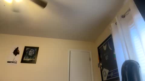 Snapshot of mrcoolguy68 chatting on 03-25-26, 05:19 mrcoolguy68 online show from 03-25-26, 05:19