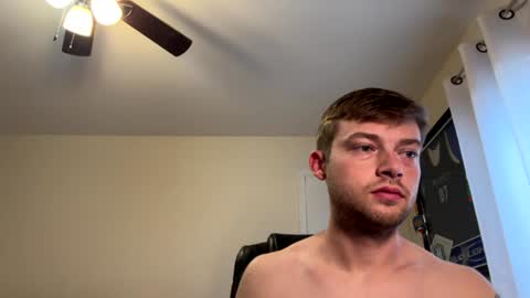 Snapshot of mrcoolguy68 chatting on 06-21-26, 01:35 mrcoolguy68 online show from 06-21-26, 01:35