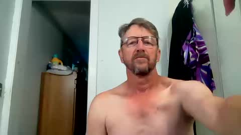 mrcumstain online show from 10-20-25, 03:45