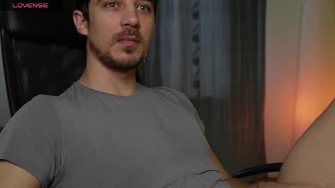 Snapshot of mrgreeneyes01 chatting on 01-30-25, 06:46 juan luis online show from 01-30-25, 06:46