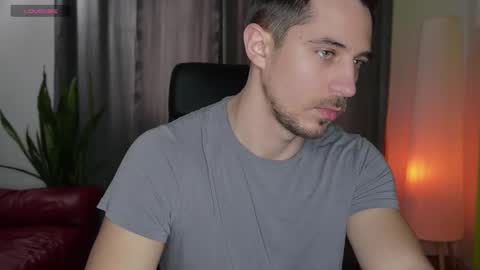 Snapshot of mrgreeneyes01 chatting on 02-09-25, 06:54 juan luis online show from 02-09-25, 06:54