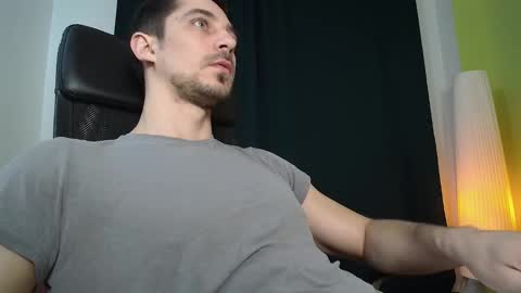 Snapshot of mrgreeneyes01 chatting on 02-22-25, 09:48 juan luis online show from 02-22-25, 09:48