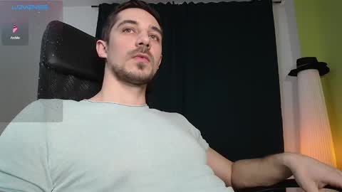 Snapshot of mrgreeneyes01 chatting on 02-23-25, 09:37 juan luis online show from 02-23-25, 09:37