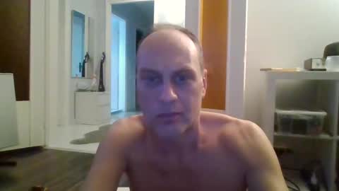 Snapshot of mrhandsomelovee chatting on 03-12-25, 10:39 Nikola online show from 03-12-25, 10:39
