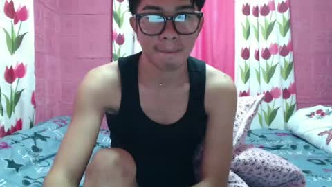 Snapshot of mrheartthief chatting on 06-18-26, 12:22 mrheartthief online show from 06-18-26, 12:22