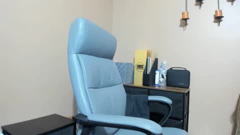 Snapshot of mromg007 chatting on 11-18-25, 04:11 mromg007 online show from 11-18-25, 04:11