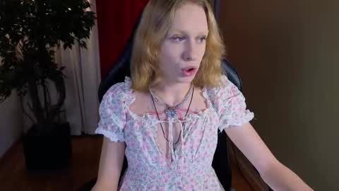 Snapshot of mrs_mills chatting on 11-21-25, 10:25 Barbie online show from 11-21-25, 10:25