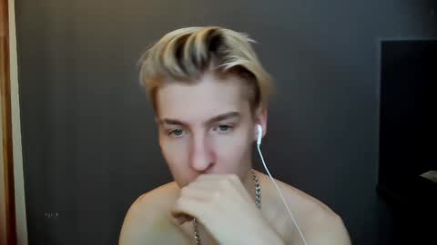 Snapshot of mrsexycum4u chatting on 01-06-25, 08:14 Adam online show from 01-06-25, 08:14