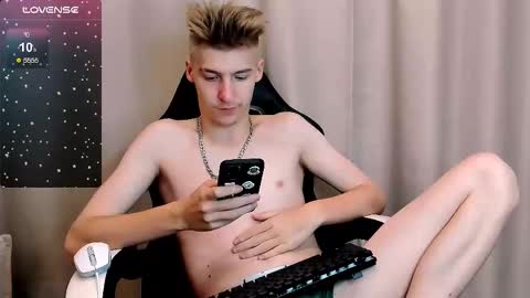 Snapshot of mrsexycum4u chatting on 10-08-25, 10:18 Adam online show from 10-08-25, 10:18