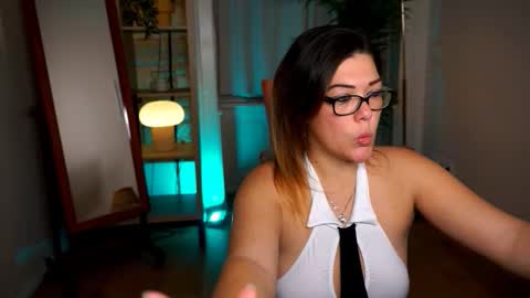 Snapshot of mrsfllowerr chatting on 11-26-25, 05:03 Tamara online show from 11-26-25, 05:03