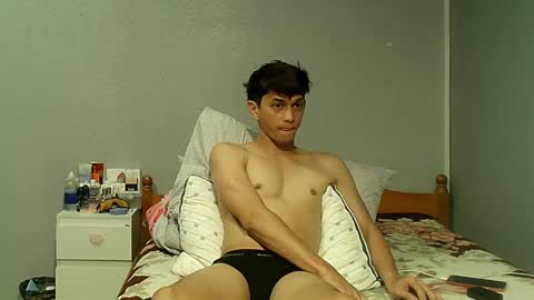 Snapshot of mrshawn95 chatting on 03-09-25, 06:11 shawn online show from 03-09-25, 06:11