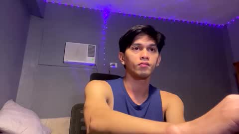 Snapshot of mrshawn95 chatting on 11-25-25, 07:25 shawn online show from 11-25-25, 07:25