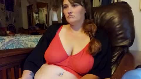 Snapshot of mrsluna19 chatting on 10-24-25, 02:24 MrsLuna19 online show from 10-24-25, 02:24