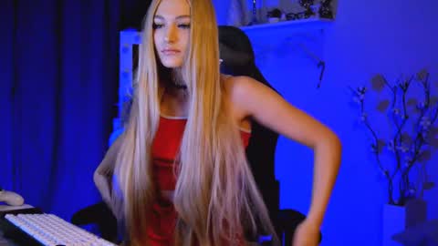 Snapshot of mrstenderbeast chatting on 12-08-24, 11:51 YOUR OWNER online show from 12-08-24, 11:51