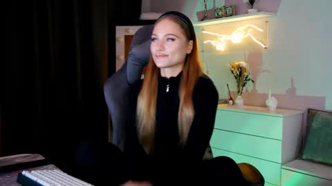 Snapshot of mrstenderbeast chatting on 02-22-25, 09:26 YOUR OWNER online show from 02-22-25, 09:26