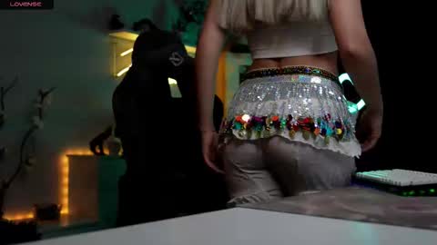 Snapshot of mrstenderbeast chatting on 11-10-25, 04:06 YOUR OWNER online show from 11-10-25, 04:06